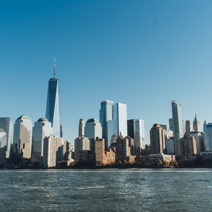 Parents evaluating schools in Portugal